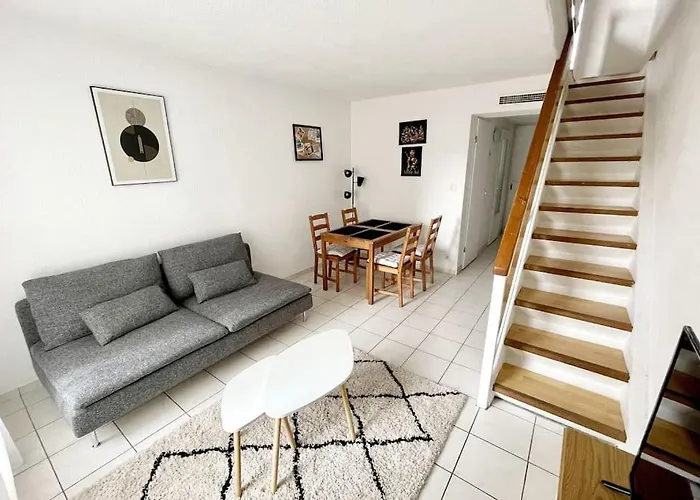 Duplex Moderne Proche De Toutes Commodites
